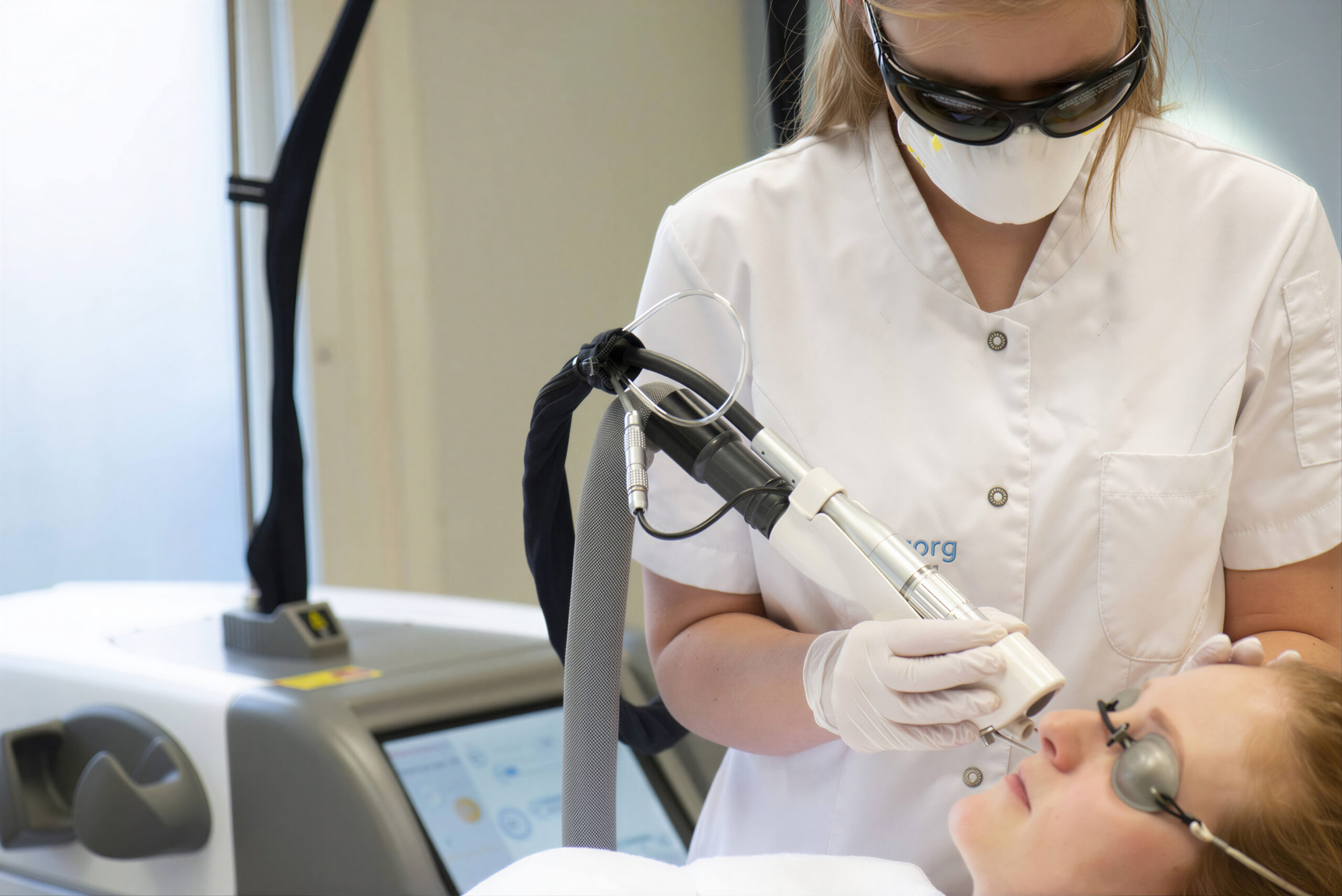 Laserbehandeling voor het verwijderen van spider naevus met focus op zichtbare vaatjes