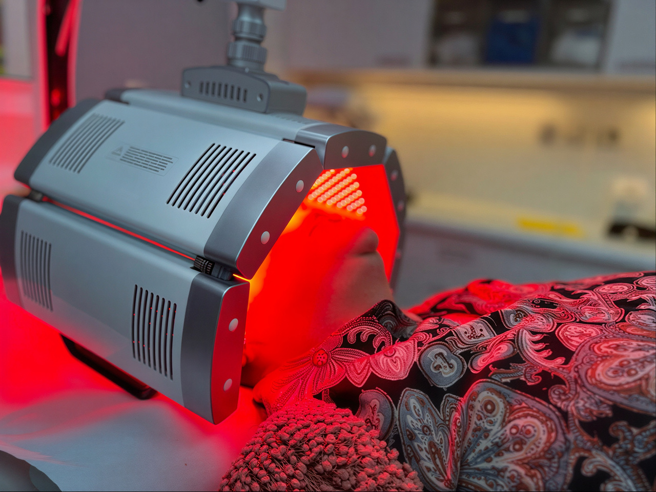 LED therapie behandeling met rood licht voor huidherstel en huidverbetering in professionele kliniek